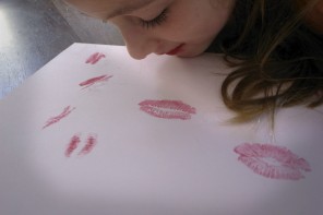 manualidad basteln malen craft kids kinder niños küsse besos kiss