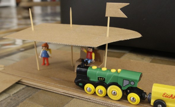 cartón tren juego niños karton spiel zug kinder kids play train cardboard