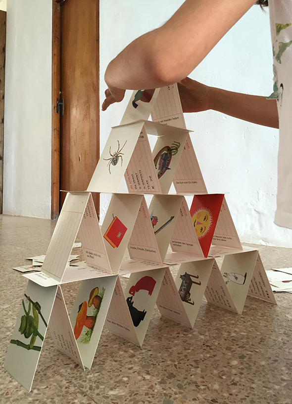 pyramide karten kinder aktivität spiel game kids